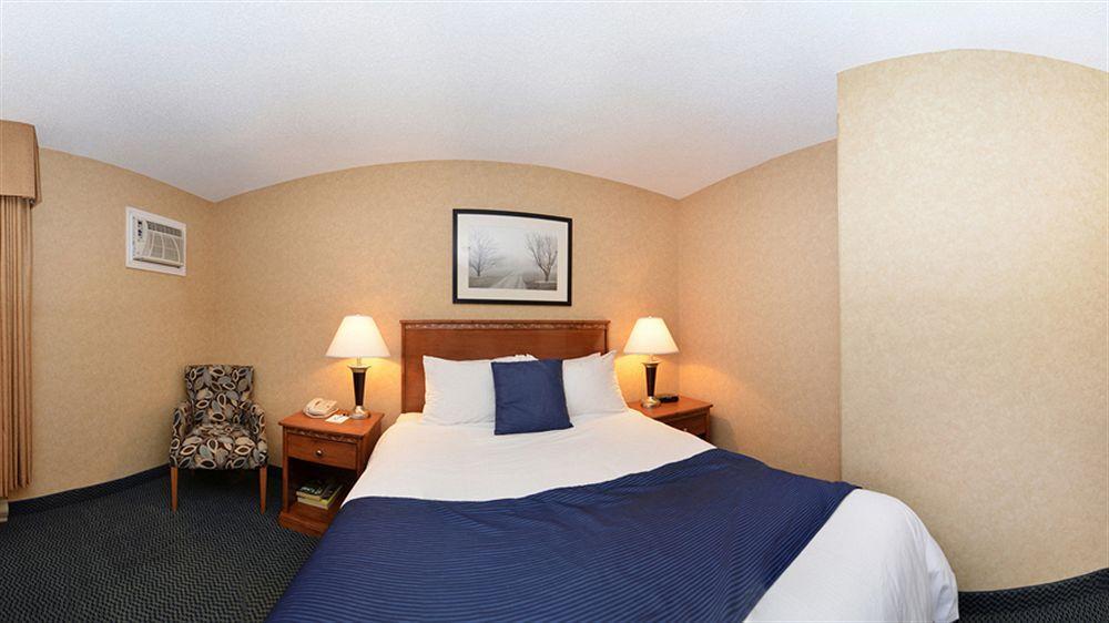Best Western Plus Country Meadows Inn Aldergrove Екстериор снимка