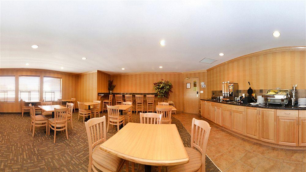 Best Western Plus Country Meadows Inn Aldergrove Екстериор снимка