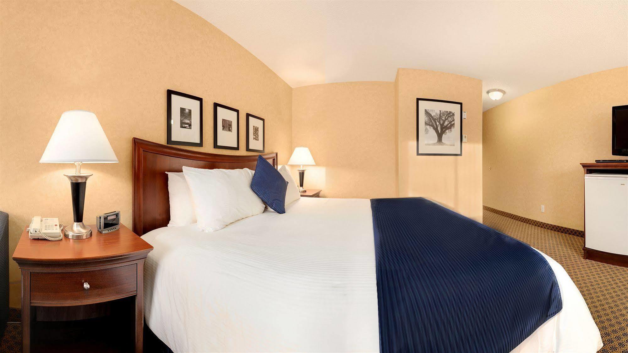 Best Western Plus Country Meadows Inn Aldergrove Екстериор снимка
